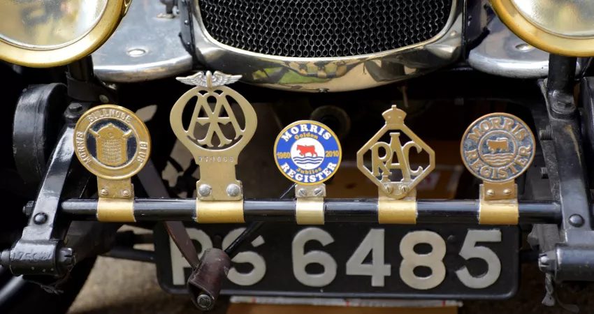 Icons above Morris number plate