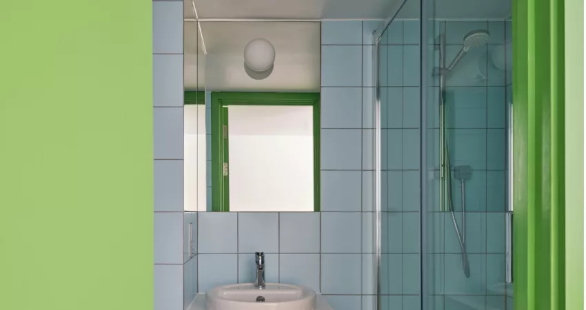 Gradel bathroom - sink and shower cubicle