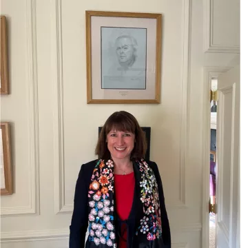 Rachel Reeves in front of the SCR portrait of Harold Wilson a former Lecturer in Economic History at New College
